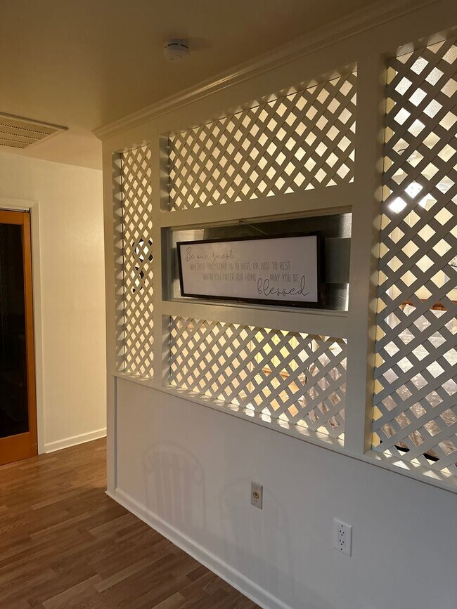 Building Photo - ONE BEDROOM, one bath, FULLY FURNISHED; ALL BILLS PAID