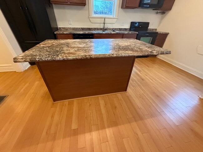 Building Photo - 125 Market St