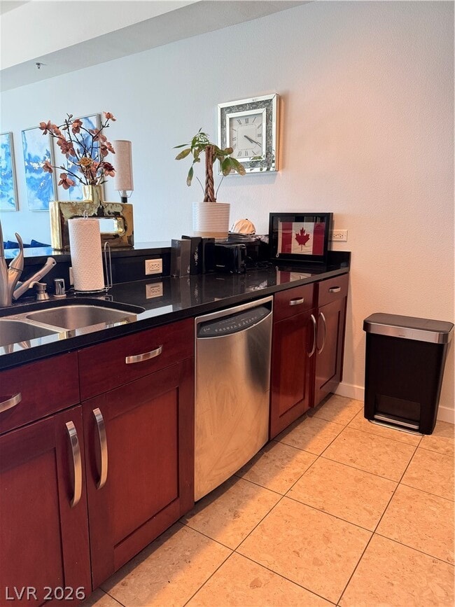 Building Photo - 4525 Dean Martin Dr