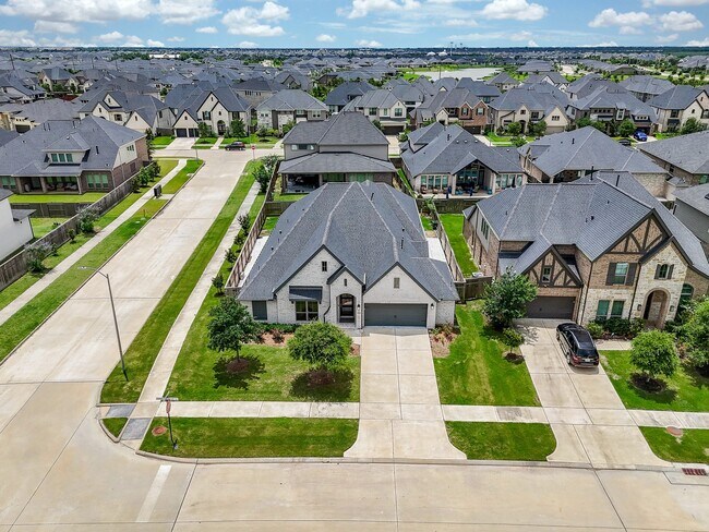Building Photo - 28903 Creekside Bend Dr