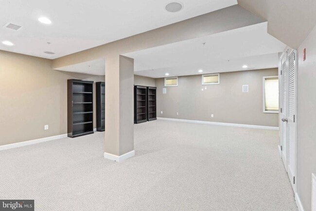 Building Photo - 378 Village Way