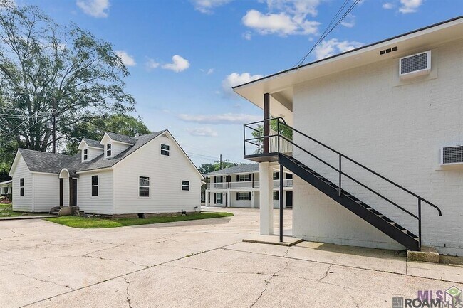 Building Photo - 212 Centerville St NE