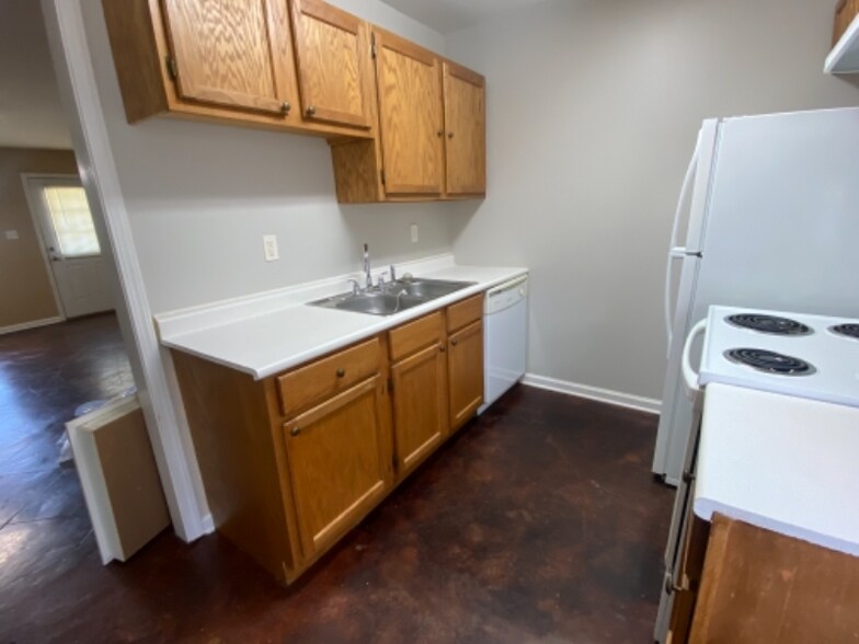 Building Photo - 360 Andre Ave