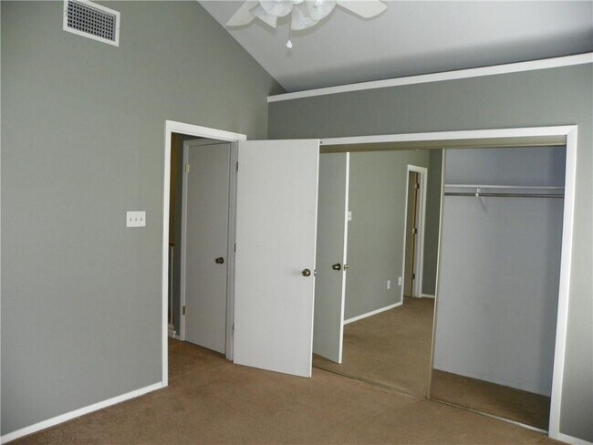 Building Photo - 11901 Swearingen Dr