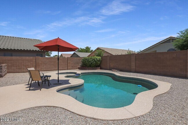 Building Photo - 15841 W Moreland St