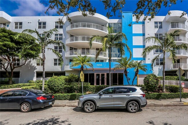 Building Photo - 1555 N Treasure Dr