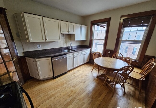 Building Photo - 82 Walnut St