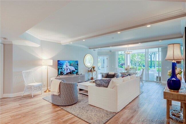 Building Photo - 5799 NE Island Cove Way