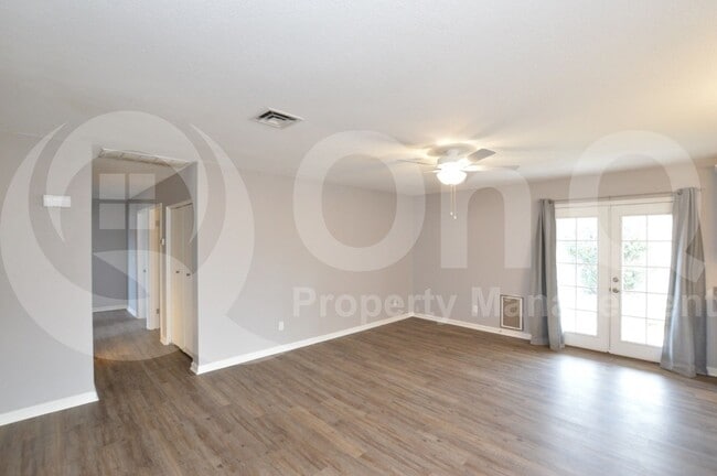 Building Photo - 2113 W Tyson St