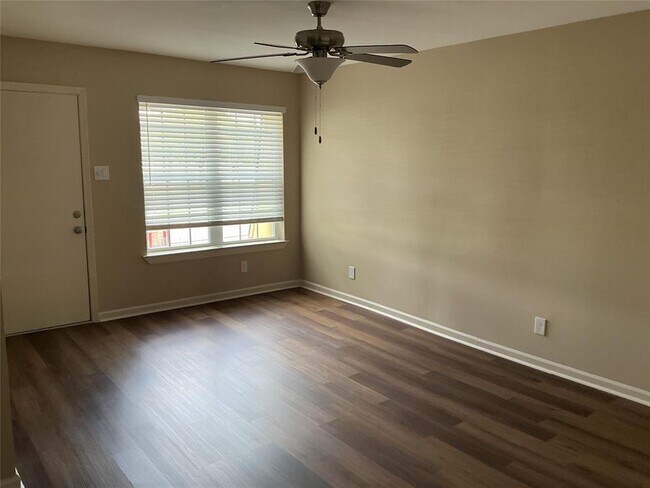 Building Photo - 5550 N Braeswood Blvd