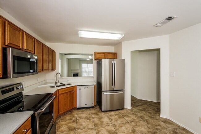 Building Photo - 1000 Sandalwood Dr