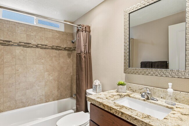 Building Photo - 223 Desert Falls Dr E