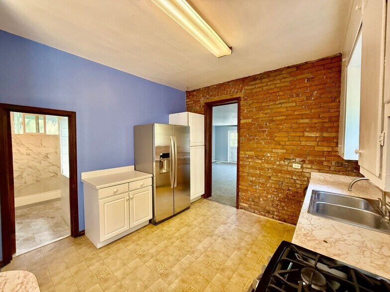 Building Photo - 1020 Detroit St