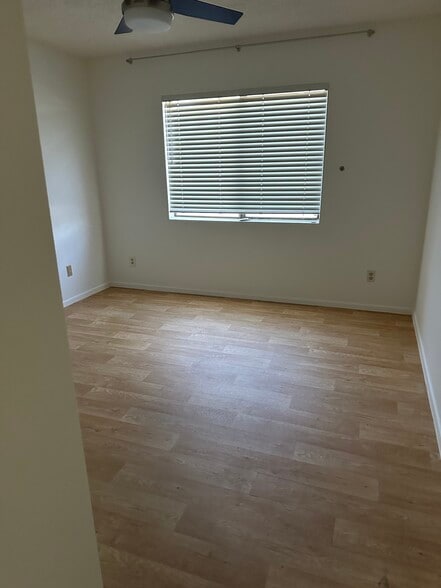 Second or guest room - 425 S Parkcrest