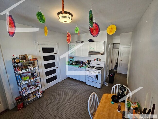 Building Photo - Nice 3 bed in Allston......