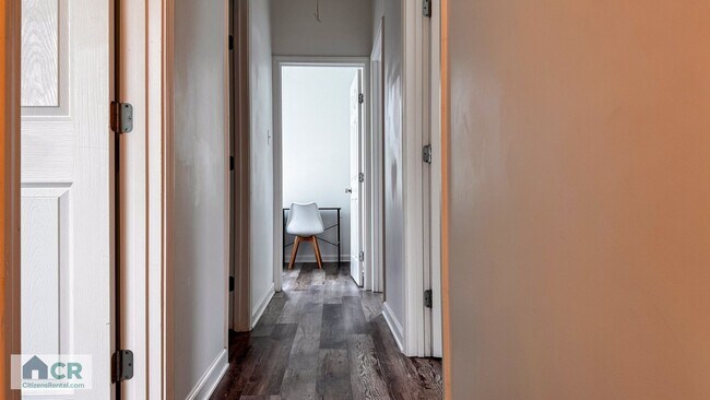 Building Photo - 5bd/2ba Near Campus and Stadium! Text 727-459-4141 for more info!