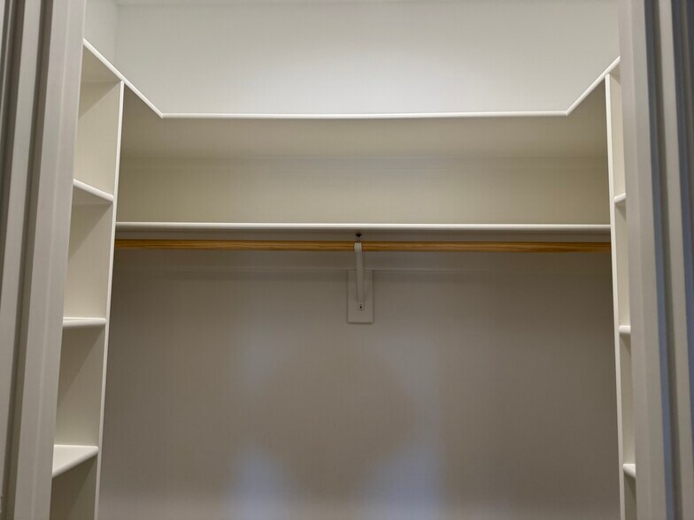 Building Photo - 8504 Meadowlark Ln