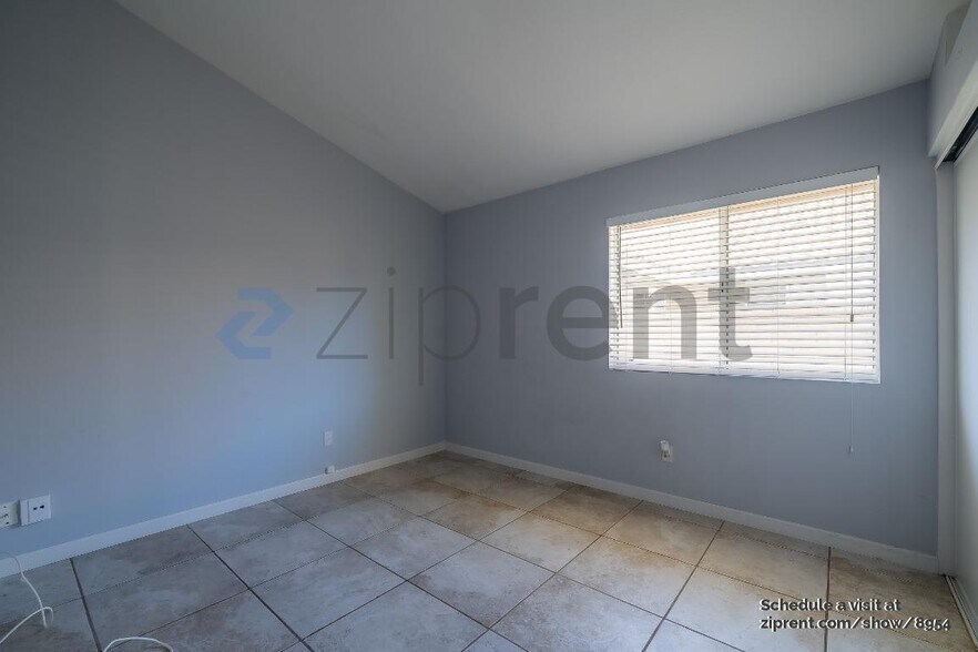 Building Photo - 39821 Milan Dr
