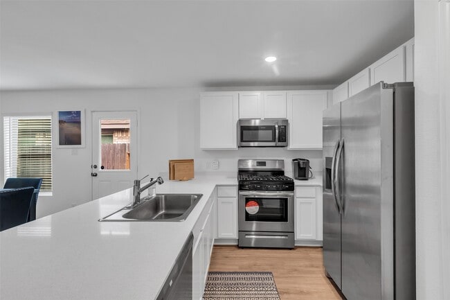 Building Photo - 4154 Saltillo Lakes Dr