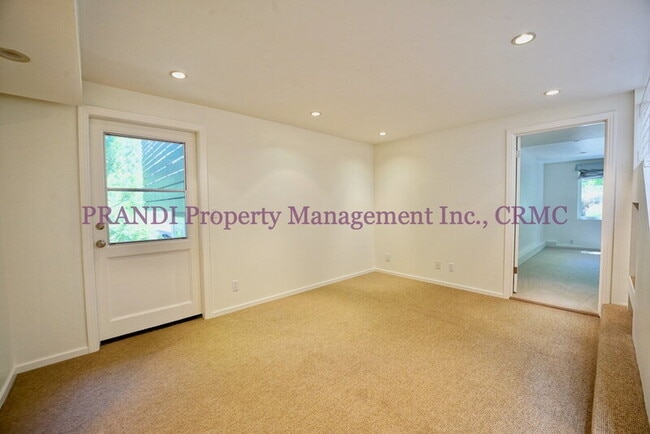 Building Photo - 10 Idalia Ct