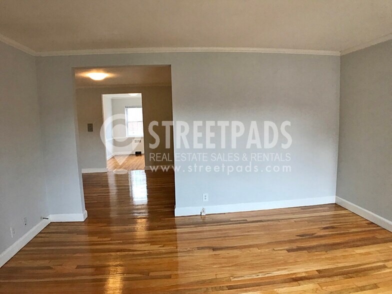 Building Photo - 1141 Beacon St