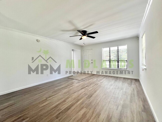 Building Photo - 746 Madera Rd