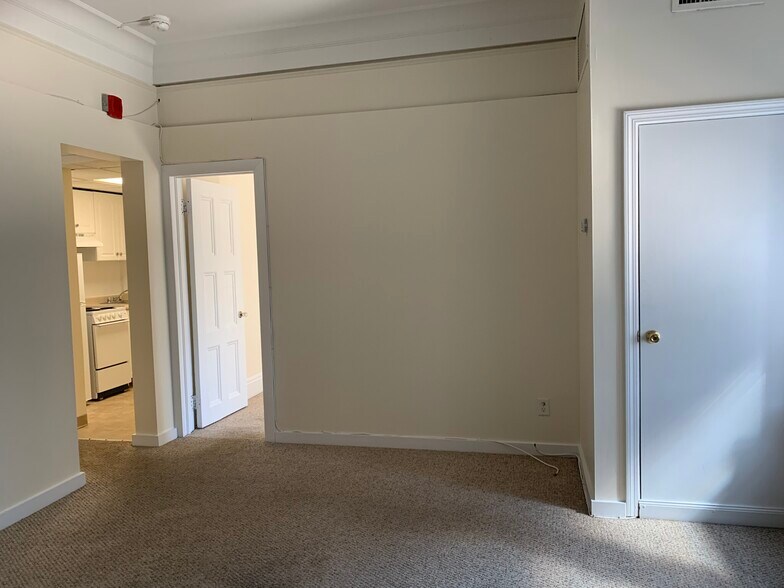 Building Photo - 62 Boylston St