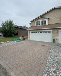 Building Photo - 3 Bedroom, 2.5 Bathroom - $1,200 Off 1st &...