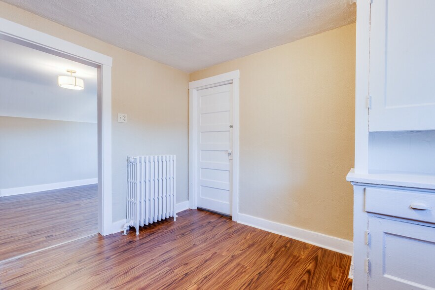 Building Photo - 1166 South Ave