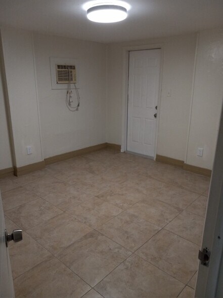 Building Photo - 5710 SW 38th St