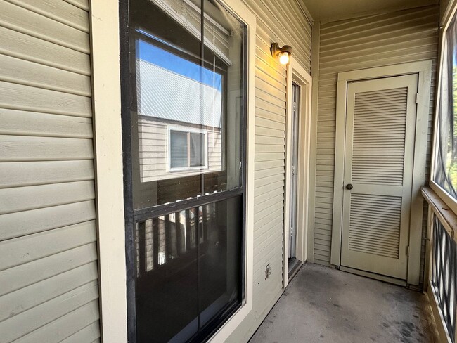 Building Photo - Cozy One Bedroom in Hyde Park