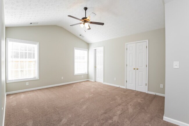 Building Photo - 303 Stone Valley Xin