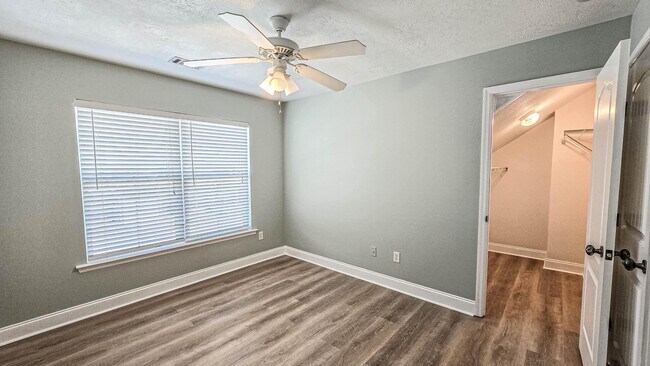 Building Photo - 831 Landing Dr