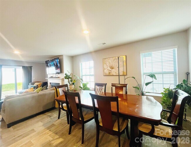 Building Photo - 3044 Winesap Dr