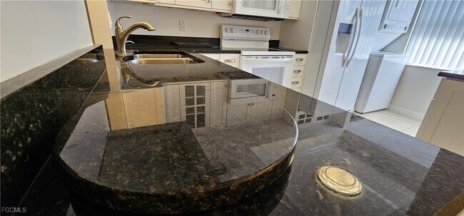 Building Photo - 1507 Cape Coral Pkwy W