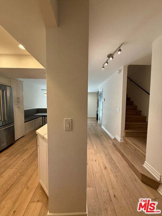 Building Photo - 853 Larrabee St
