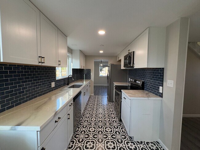 Building Photo - Beautiful 4 Bed 3 Bath Home!!!