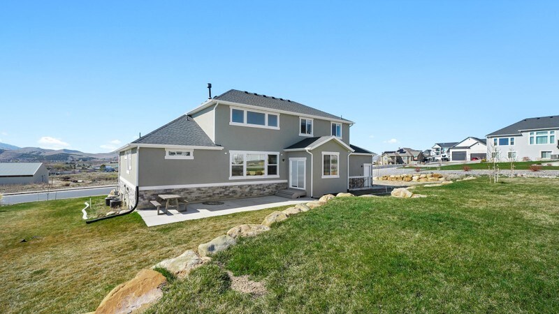 Building Photo - 2795 E Lakeside Dr