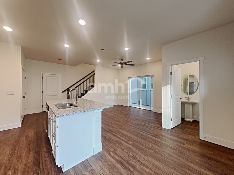 Building Photo - 33030 Lookout Ln