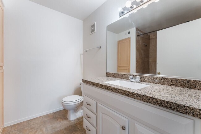 Building Photo - Gorgeous 3 Bedroom Seven Hills Condo For L...