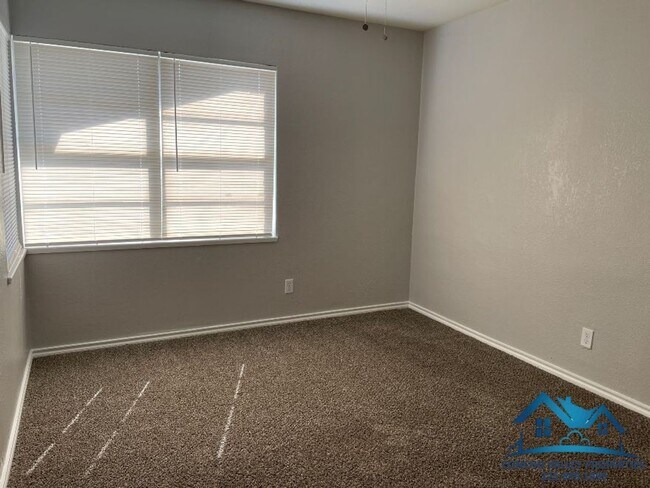 Building Photo - 1225 Kenwood Dr