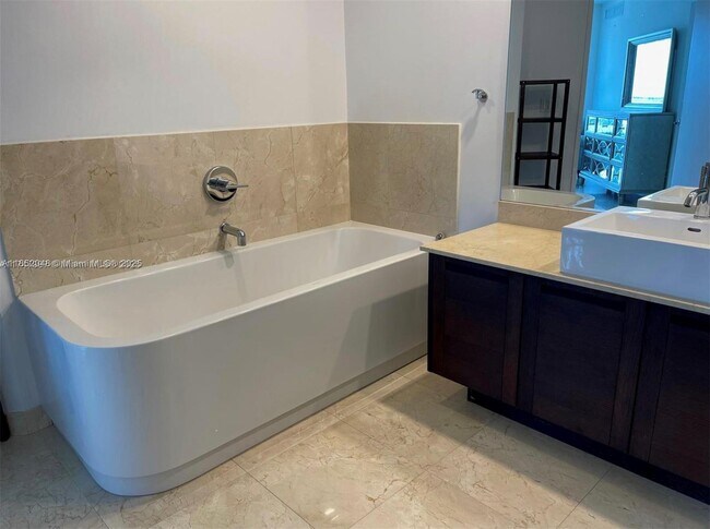 Building Photo - 250 Sunny Isles Blvd