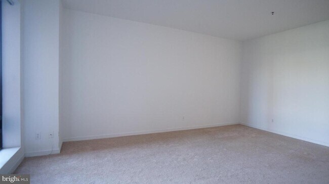 Building Photo - 10 E Lee St