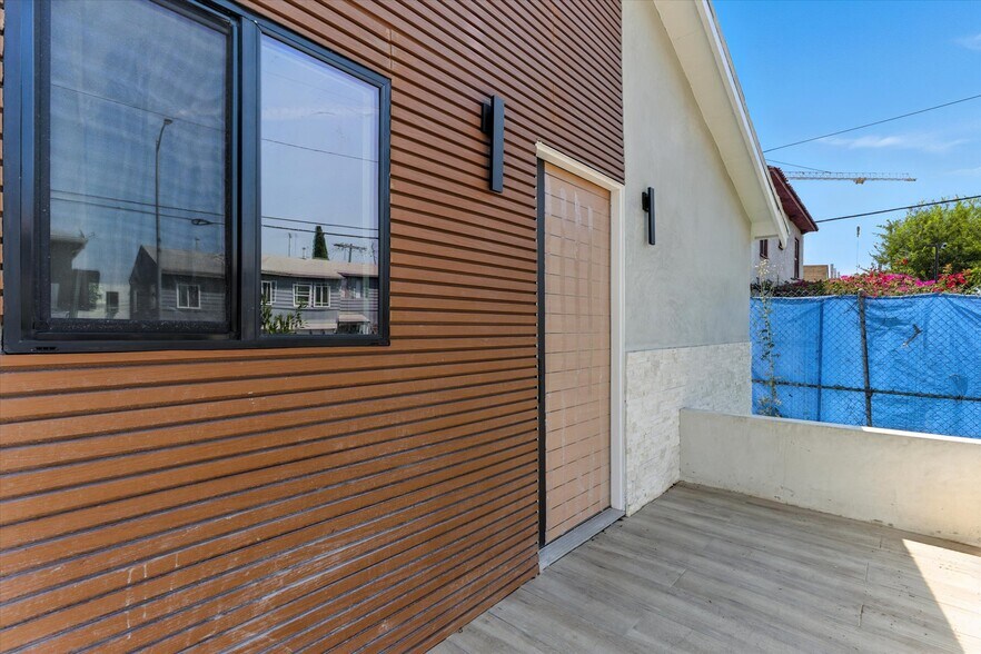 Building Photo - 1170 N Wilton Pl