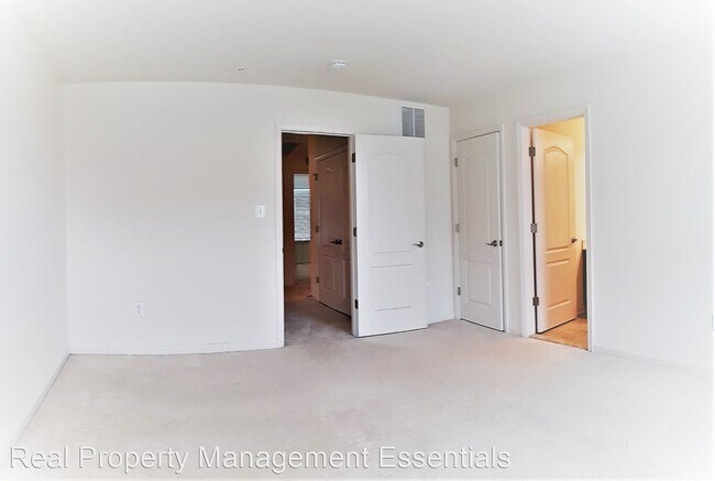 Building Photo - 4 br, 3.5 bath House - 508 Cobble Dr