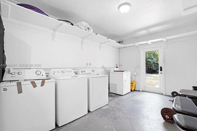 Building Photo - 2419 Pierce St