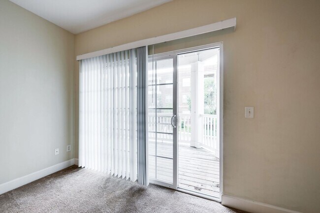 Building Photo - 2-Bed/2-Bath condo in Lenox Village.