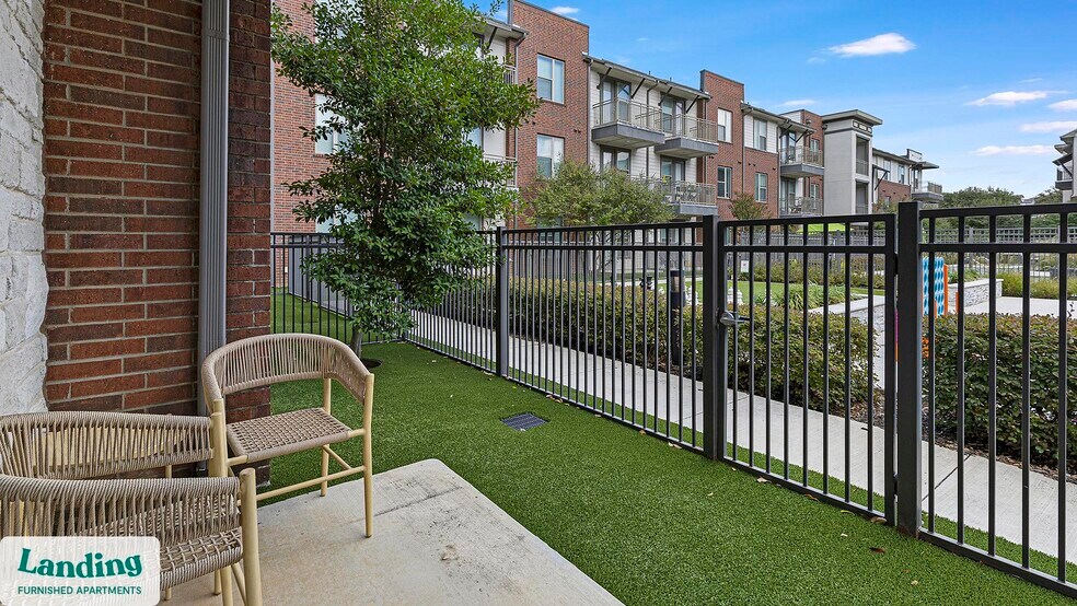 Building Photo - 2800 NE Green Oaks Blvd