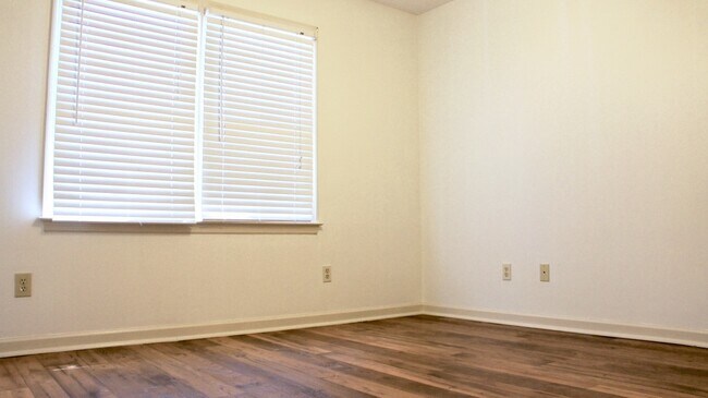 Building Photo - 3304 Chariot Ct