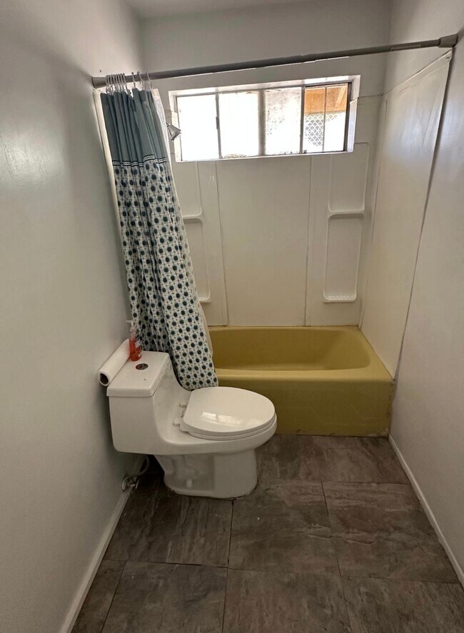 Building Photo - Highland